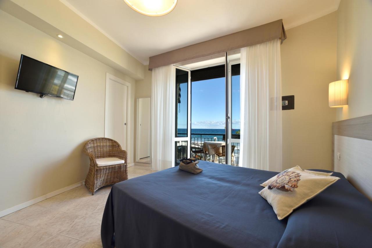 Hotel Bel Sit Alassio Kültér fotó