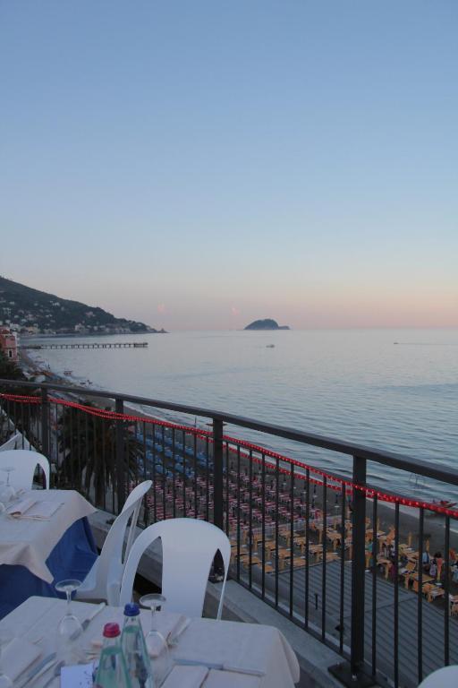 Hotel Bel Sit Alassio Kültér fotó