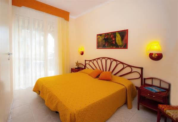 Hotel Bel Sit Alassio Kültér fotó