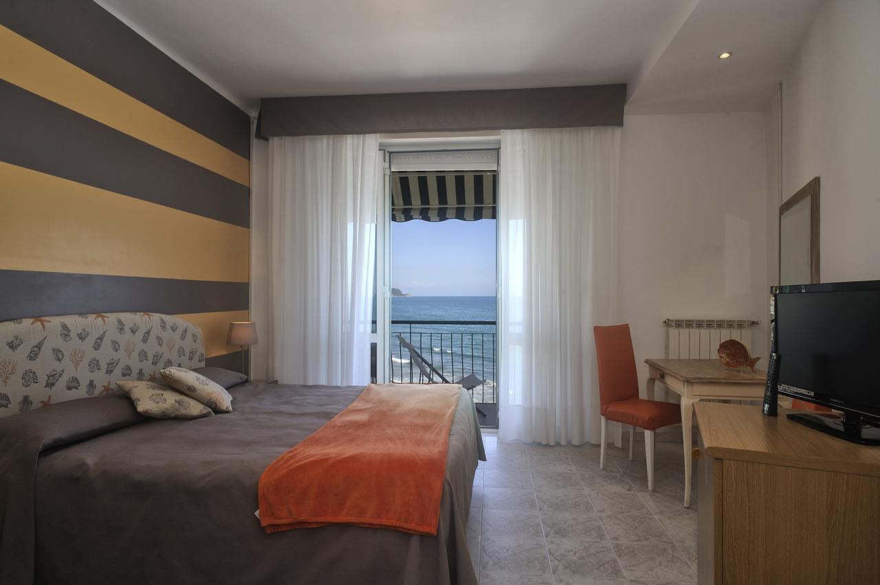 Hotel Bel Sit Alassio Kültér fotó